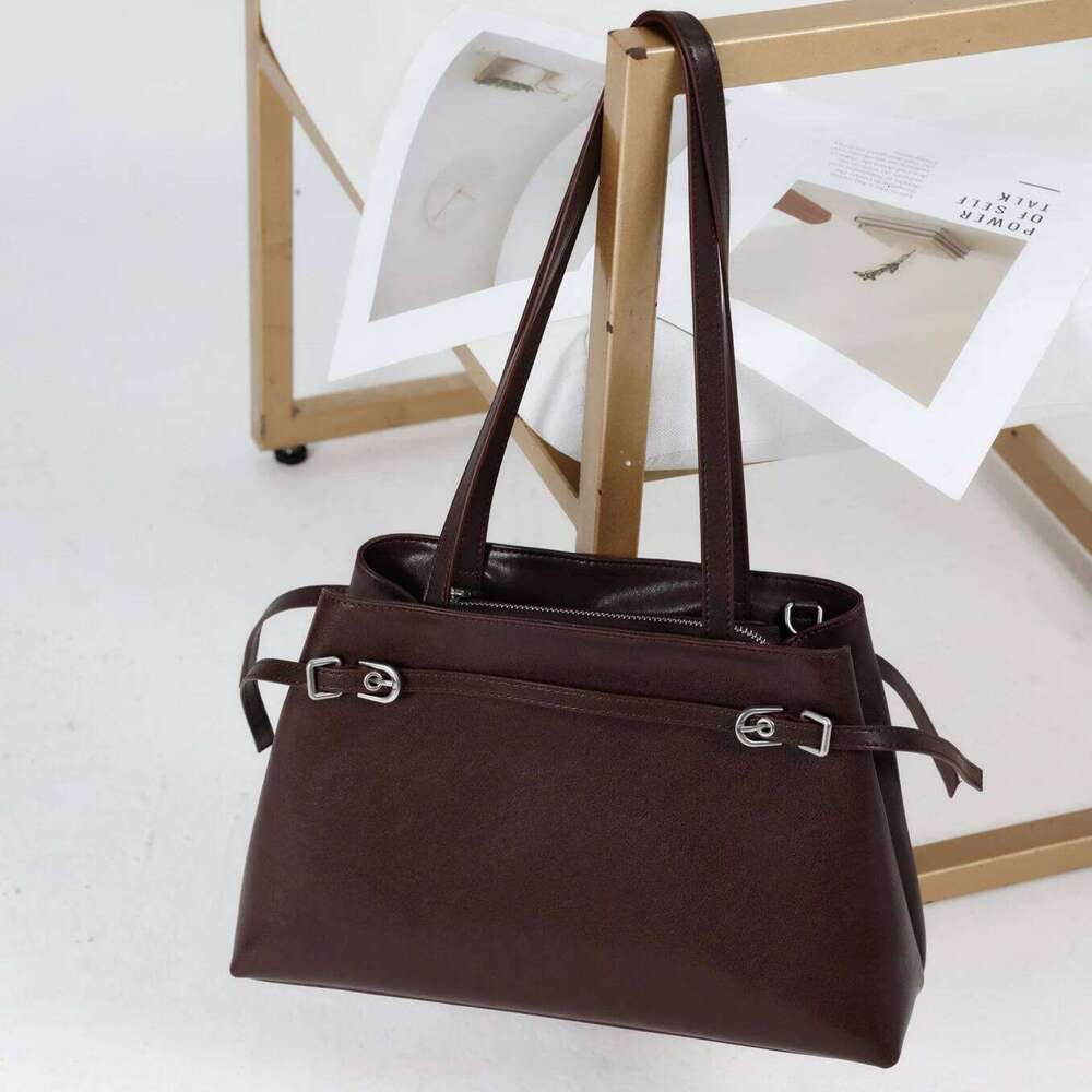 Split Leather Women's Underarm New Niche Design Large Capacity Commuting Vintage Fashionable One-Shoulder Crossbody Bag 251021