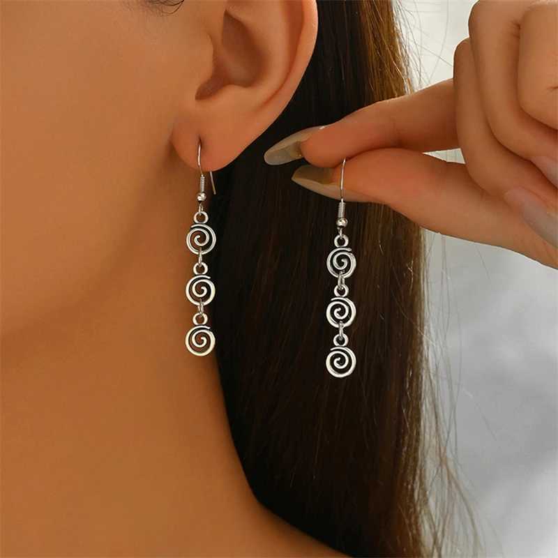 Vintage Metal Spiral Dangle Earrings for Women Fashion Simple Geometric Swirl Long Drop Earring Piercing Ear Jewelry Accessories J251021