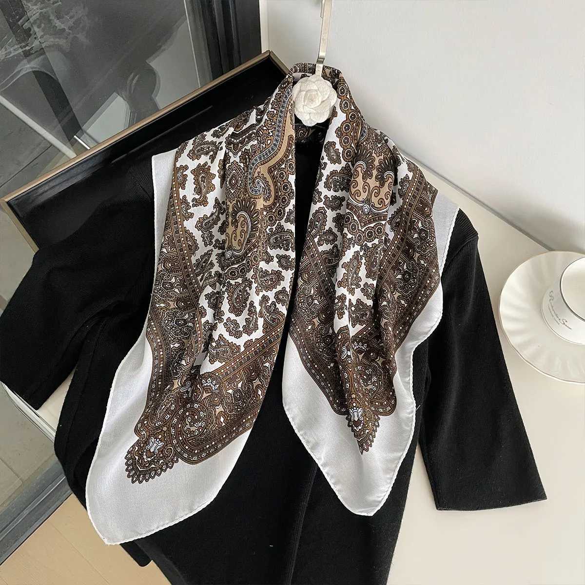 New Fashion 70X70cm Womens Scarf Paisley Print Scarf Cotton Texture Square Shawl Decorative Headband Neck Luxury Design Bandana W251021