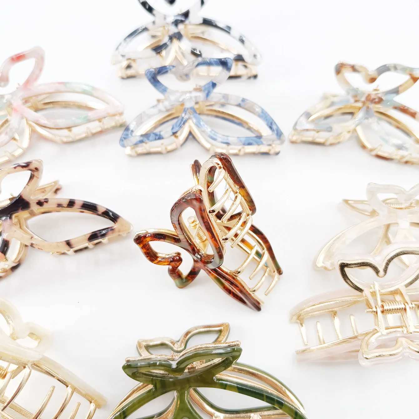 New Butterfly Hair Clips Women Retro French Personality Hairpin Metal Green Hair Claw Ladies Hairgrips Hair AccessoriesW254021