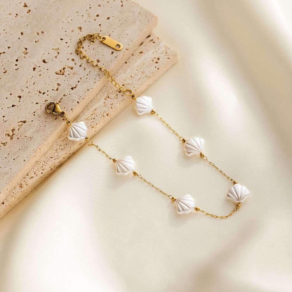 Designer New Stainless Steel Design Shell Bracelet Women Gold Plated Non-Allergenic Non-Fading Fashionable Versatile for Travel Beach in Summer