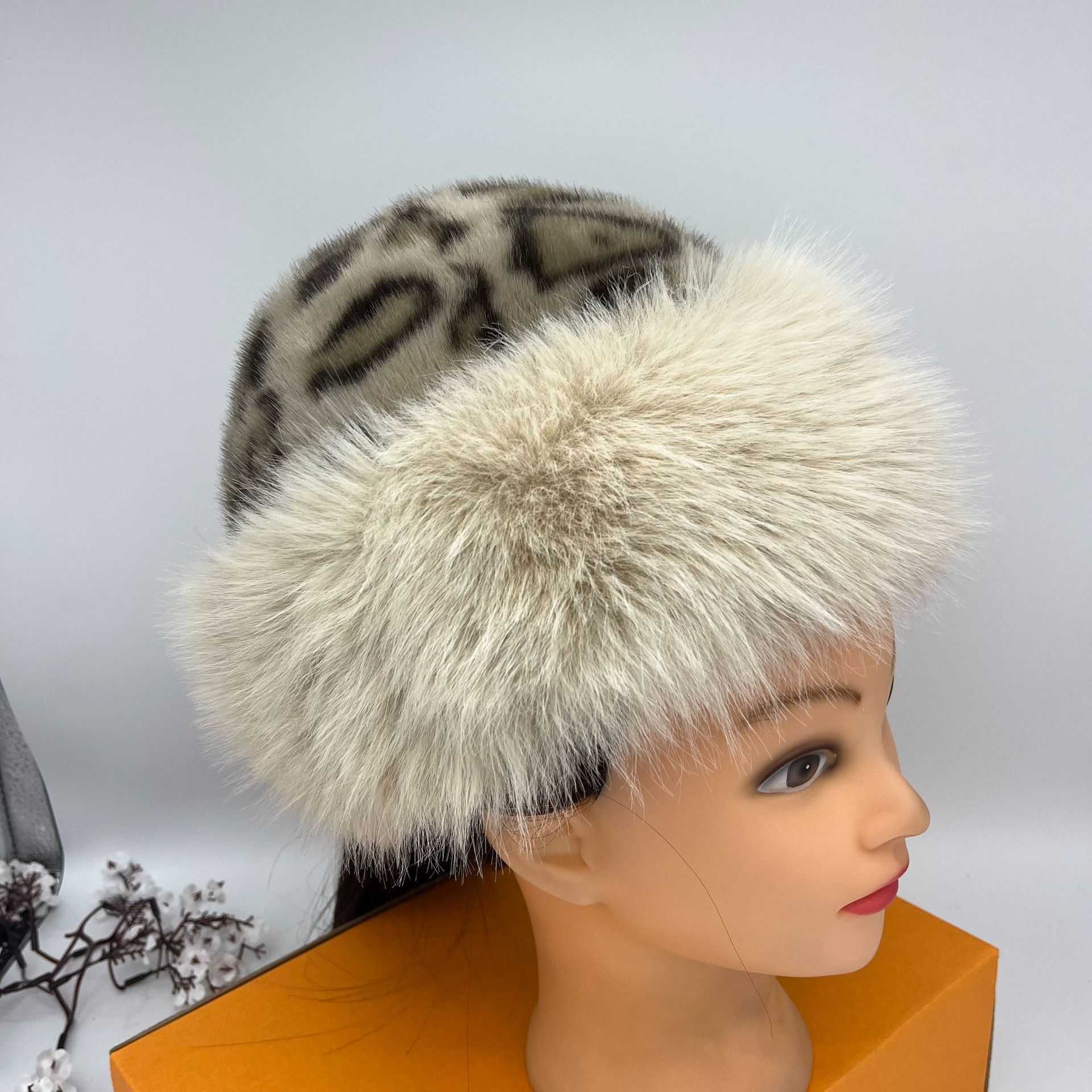 Vintage Plush Hat Hat Autumn Winter Ear Protection Hat Fashion Versatile Bucket Hat Warm Plush Fisherman Hat Faux Fur H251020