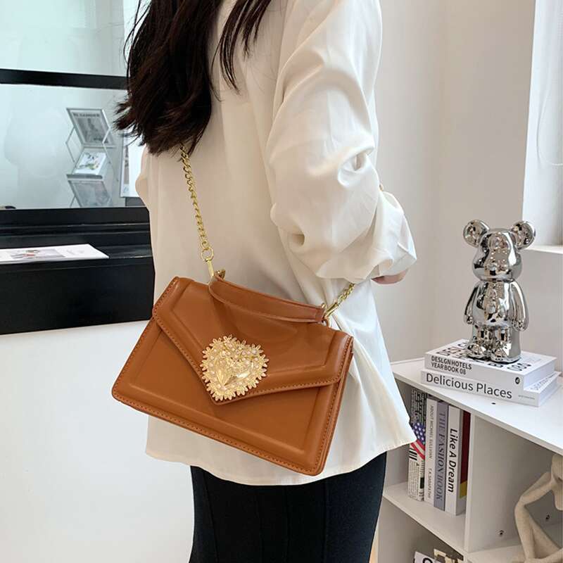 Hot Selling Women's New Fashion Handbag Exquisite Senior Solid Color Shoulder Chain High Quality Crossbody Bag Designer Bags Give away a free lab