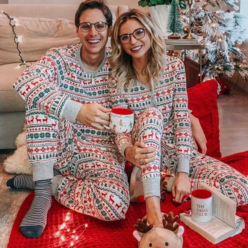 Christmas 2025 Family Matching Outfits Allover Print Mom Dad Kids 2 Pieces Pajamas Set Sleepwear Baby Romper Xmas Look Pyjamas 251021