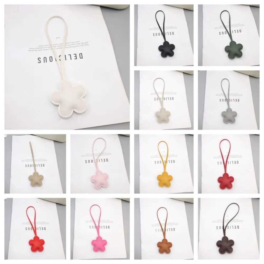 PU Leather Keychain Cartoon Flower Fashion PU Leather Hanger 13 Colors Car Keyring Bag Pendant for Women W251021