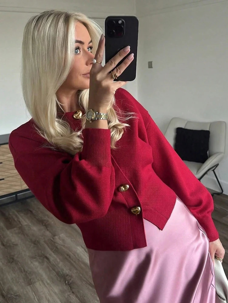 AutumnWinter Arrivals y Fashion n HeartShaped Metal Buckle Cardigan Elegant and Versatile Knitwear Top for Women 251017