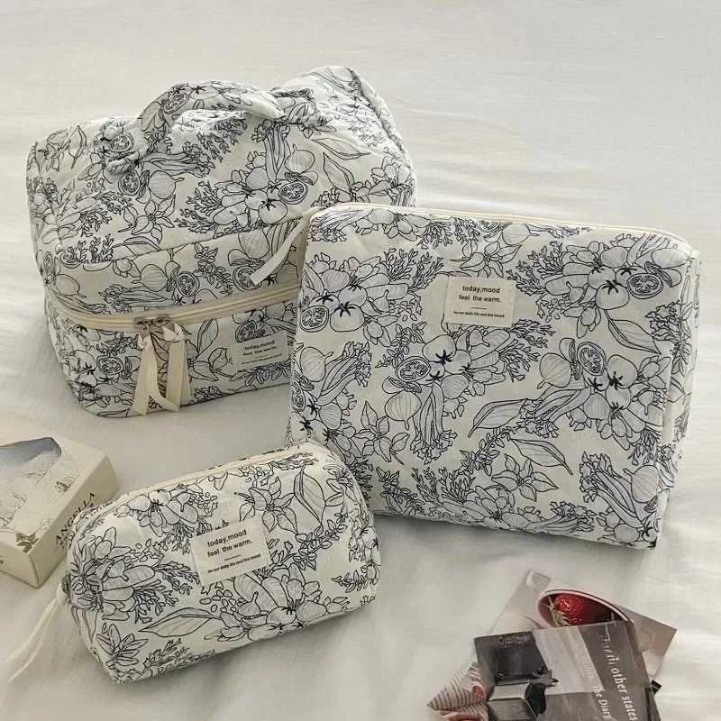 Vintage Women Cosmetic Bag Portable Zipper Makeup Travel Organizer Female Handbag Toiletry Storage PouchW251021