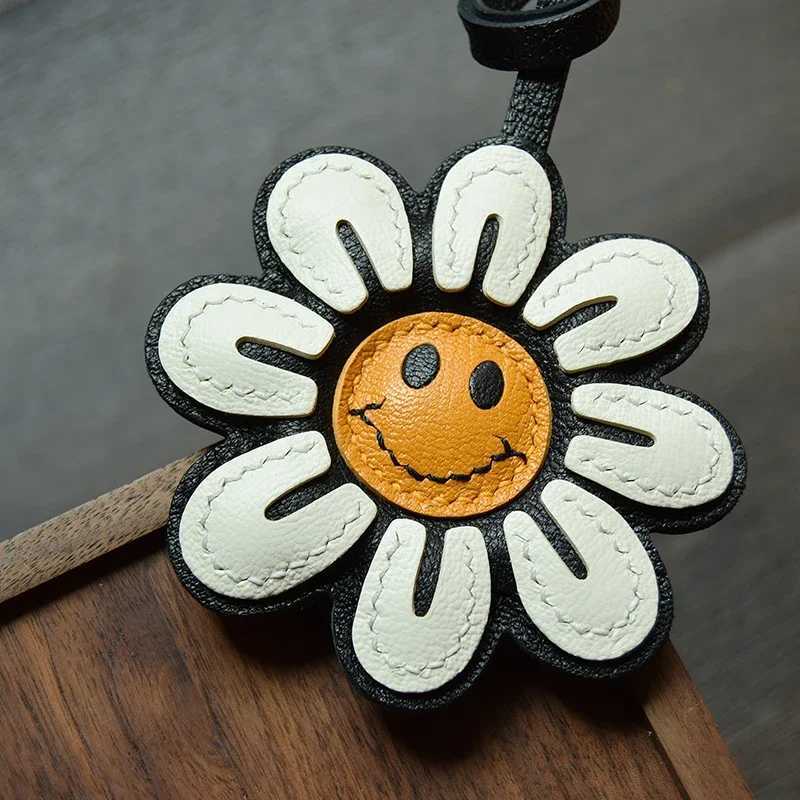Real Sheepskin Leather Smile Flower Bag Charm Rearview Mirror Car Keychain Trendy Pair For Birthday Gift Key Chains For Women W251021
