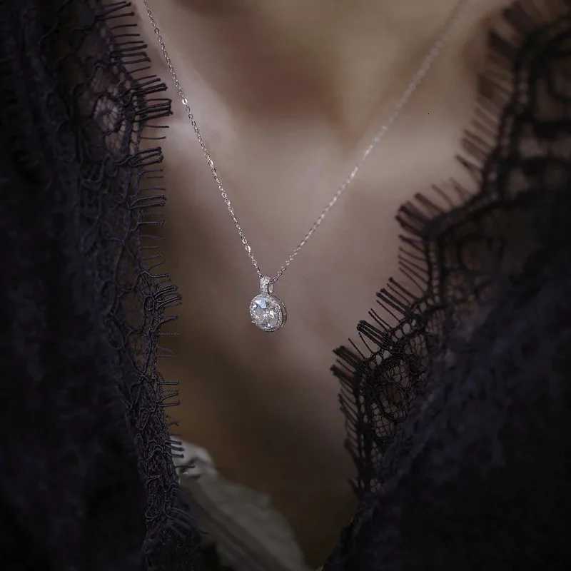 Luxurious Sterling Silver Round Zircon Pendant Necklace for Women Girls Collarbone Chain Dinner Party Jewelry Accessories Gifts D251021
