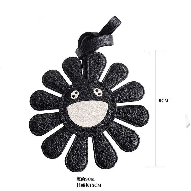 Fashionable Minimalist Modern Black Leather Sunflower Smiling Face Keychain Bag Pendant Accessory W251021