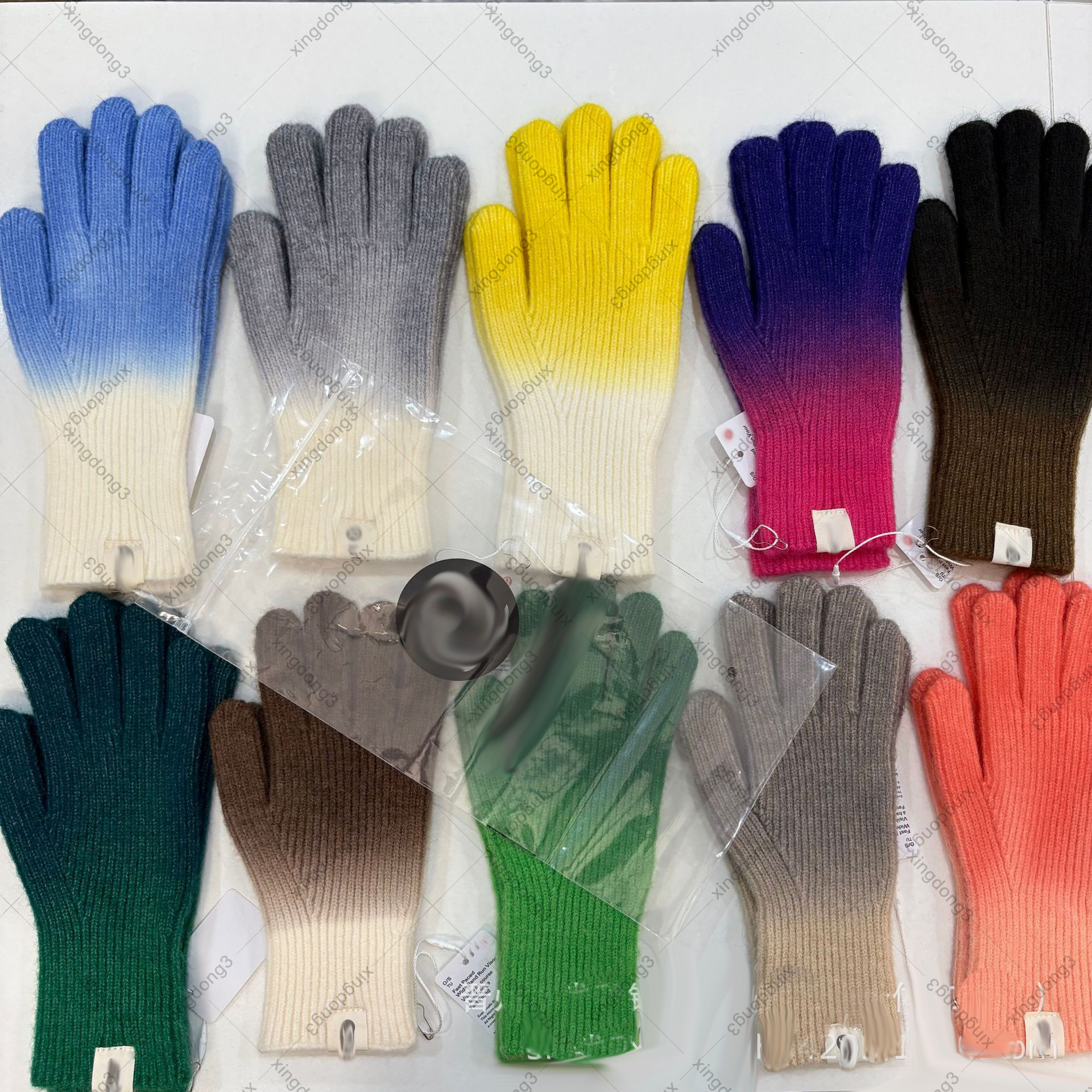 Womens designer gloves are warm and windproof in winter with a touch screen for outdoor cycling and Lu finger gloves