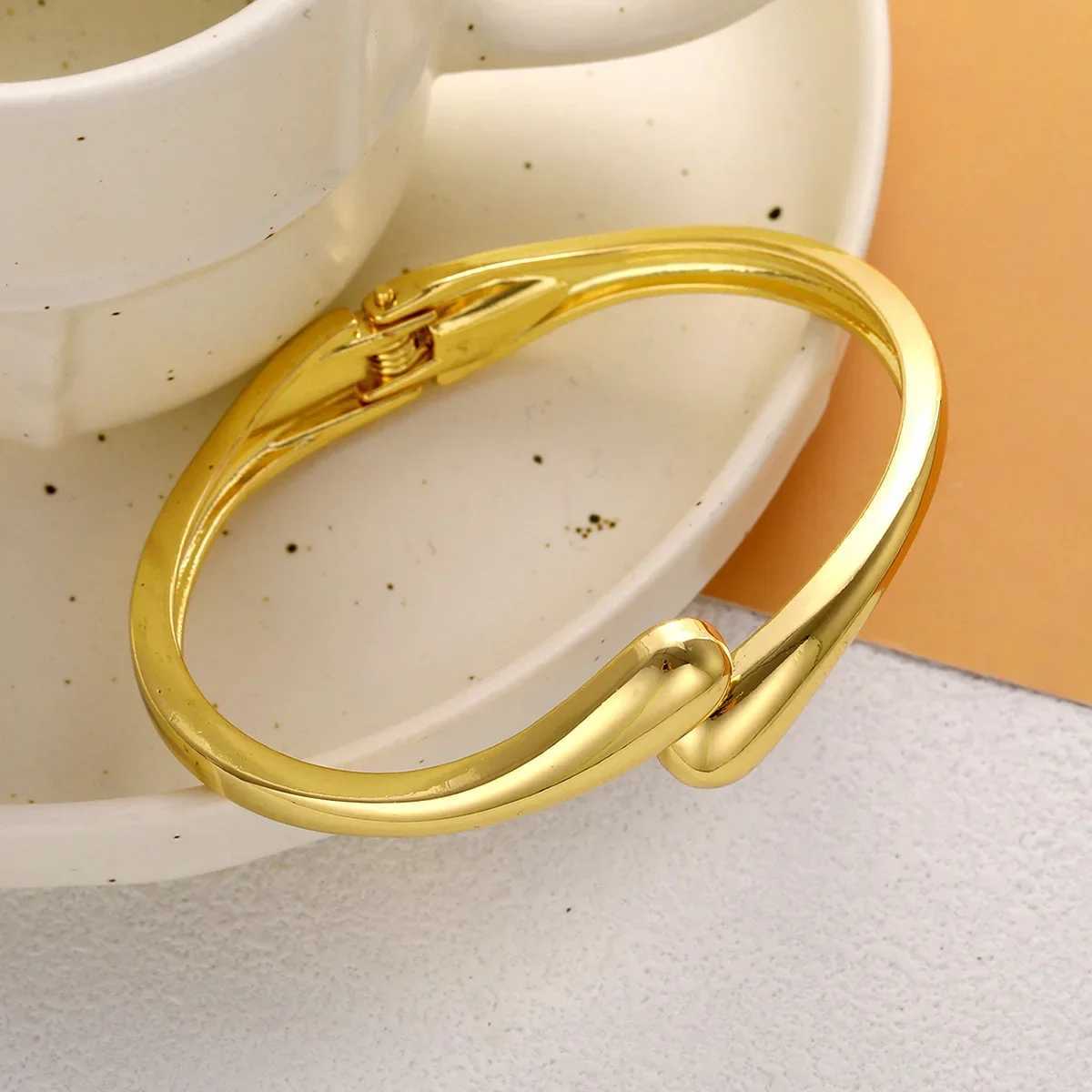 Simple Teardrop Shaped Bangle For Women Creative Gold Silver Color Adjustable Cuff Open Bracelet Girls Fashion Jewelry J251021