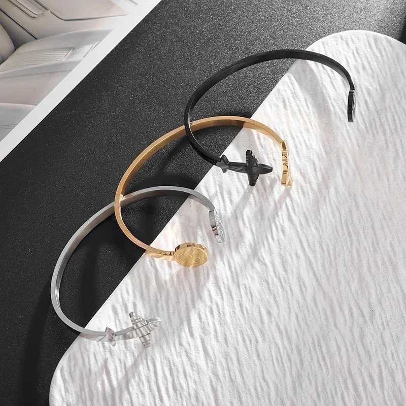 Stainless Steel Airplane Globe Opening Adjustable Bracelet Mens and Womens Cuff Bracelet Fashion Casual Jewelry J251021