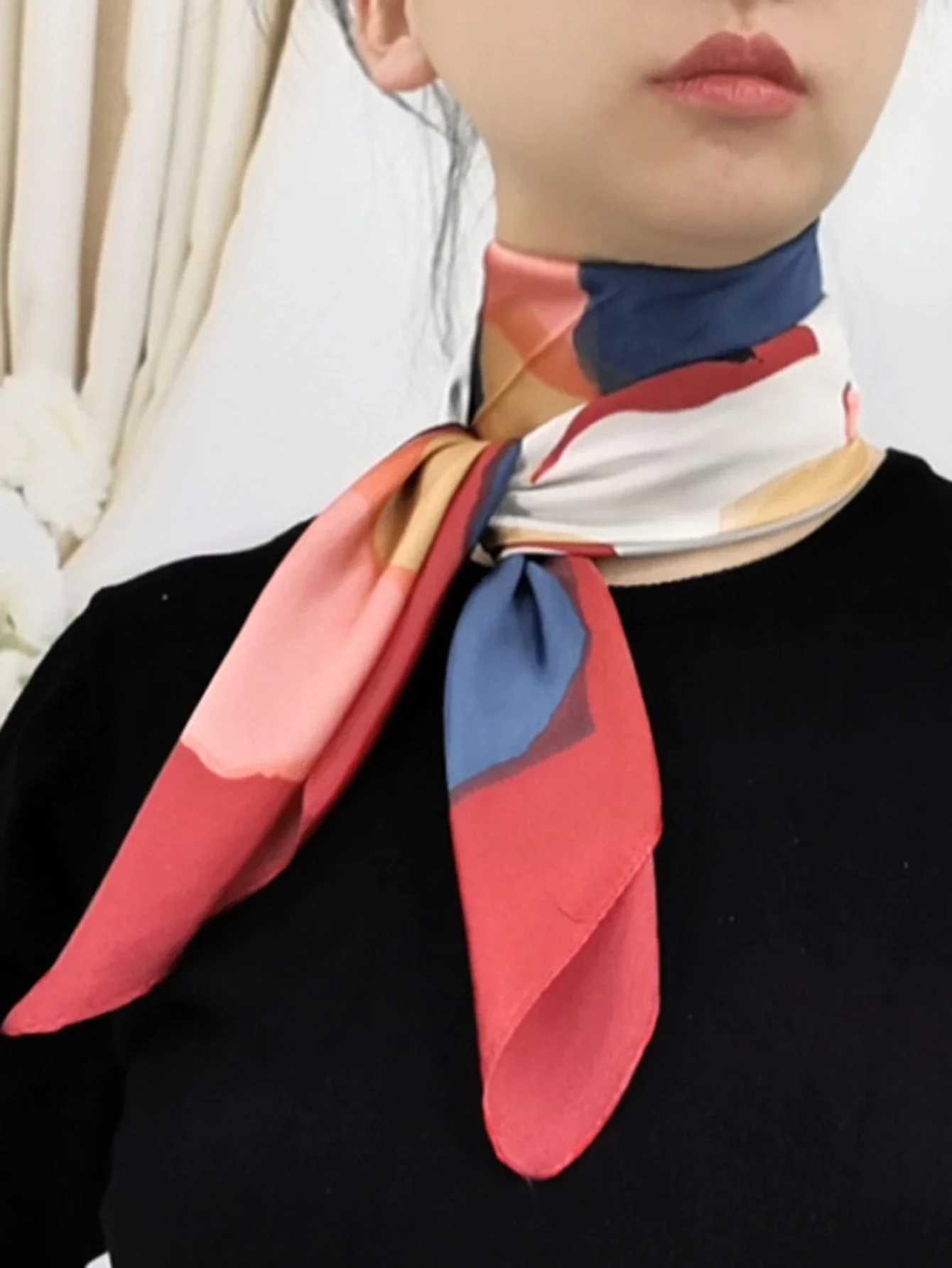 New 2025 Designer Scarfs Luxury Silk Square Scarf for Women Fashion Lady Hair Bands Ribbon Headband Accessories Bandana W251021