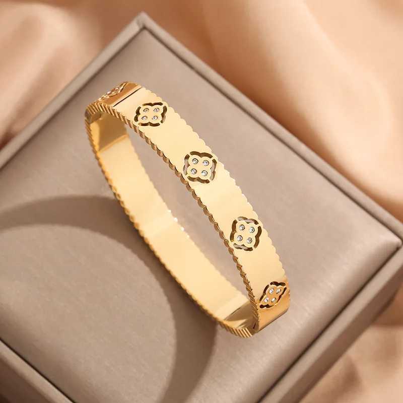 Women Stainless Steel Jewelry Accessory Fashion Zircon Bangles Water Proof Gold Color Cuffs J251021