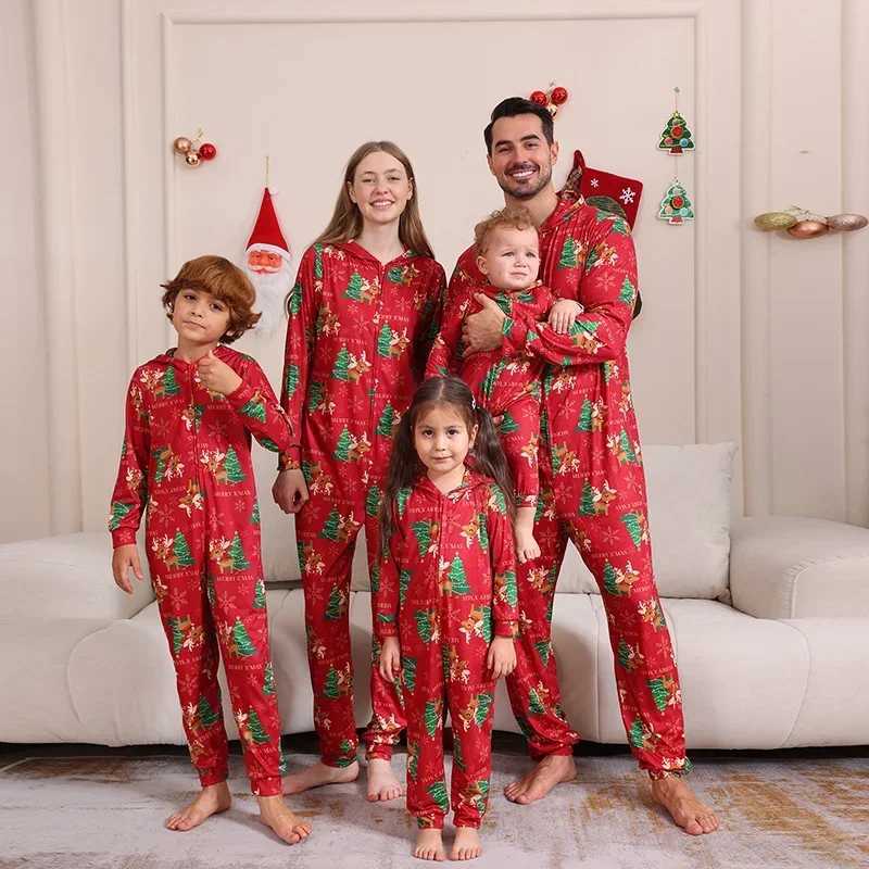 2025 New Christmas Family Matching Onepiece Pajamas Jumpsuit FatherSon MotherDaughter Romper Hooded Family Looking Outfits L251021JJ7T