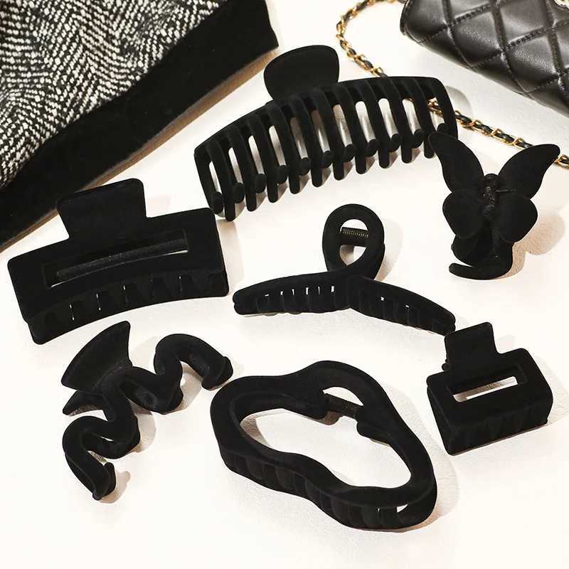 Black Velvet Large Hair Claws Clips Crab Hair Clamps Women Girls Retro Geometric Ponytail Hair Barrettes Hair Accessories WinterW254021