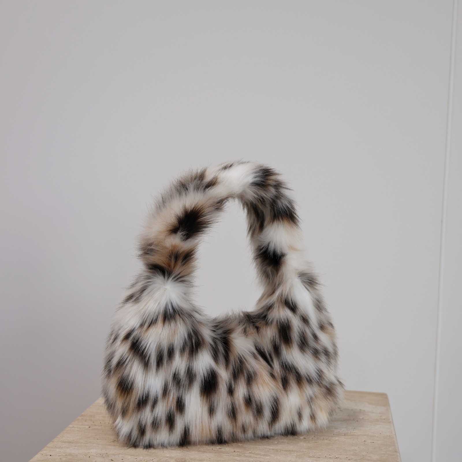 25 New Korean and Japanese Style Autumn Winter Plush Underarm Bag Y2K Hot Girl Style Clutch Leopard Print Bag 5793