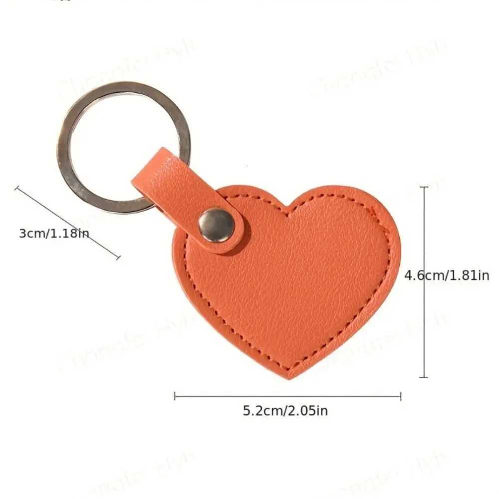 Leather Heart Shape Keychain Colorful Pendant Fashion Simple PU Classic Charm Car Keyring Birthday Gift W251021