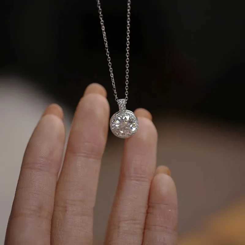 Luxurious Sterling Silver Round Zircon Pendant Necklace for Women Girls Collarbone Chain Dinner Party Jewelry Accessories Gifts D251021