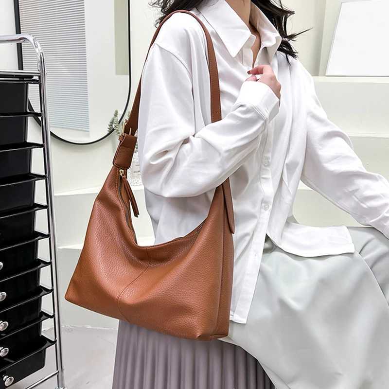 Versatile Bucket Bag Roomy Underarm Tote Crossbody Bag Shoulder Bags for Women Solid Cute Tote Clutch WalletXJ251021