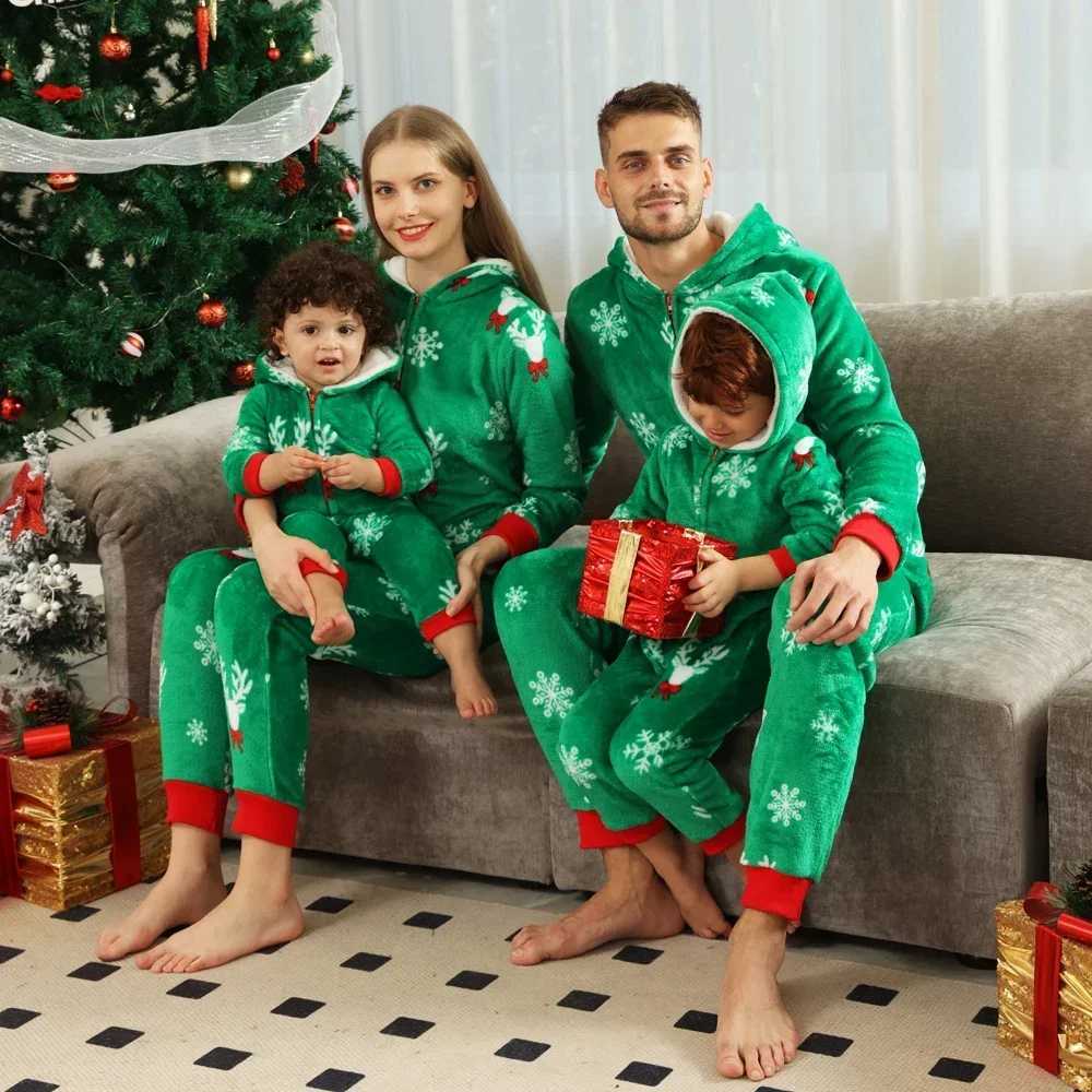 Christmas 2025 Mom Daughter Dad Son Matching Clothes Flannel Onesies Green OnePiece Suit Zipper Hooded Romper Warm Thick Pyjama L2510219A8Z