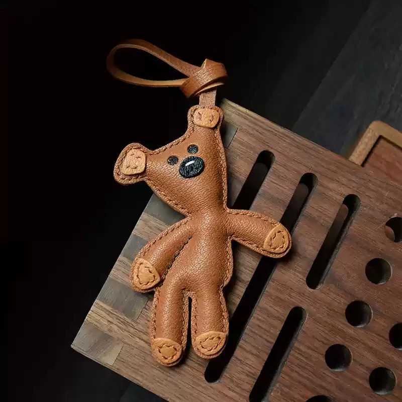 Handstitched Cute Bear Leather Car Pendant Luxury Bean Bear Keychain Pendant Bag Hanging Decoration Simple Female Gift W251021