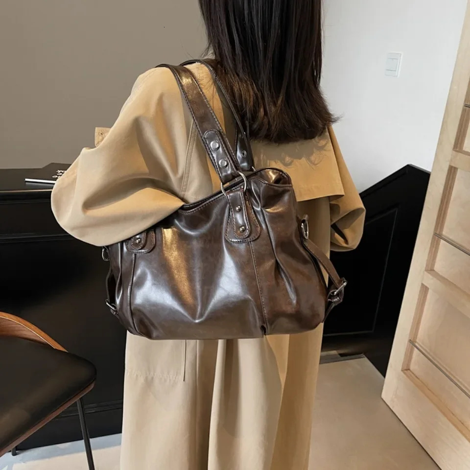 Retro Roomy Shoulder Bag Female Solid Color Classic Crossbody Bag Large Capacity Style Soft PU Leather Tote Bag 251021