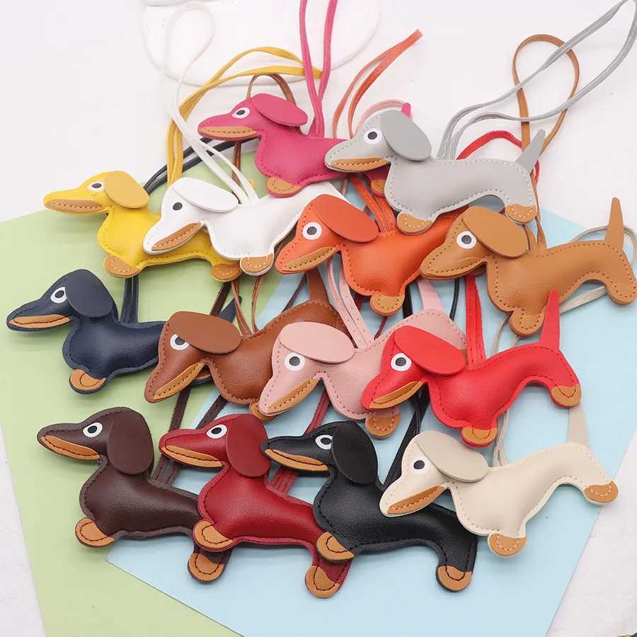Fashion Dachshund Dog Keychain PU Leather Puppy Animal Pendant Keyring for Women Bag Ornament Valentine Day Gift W251021