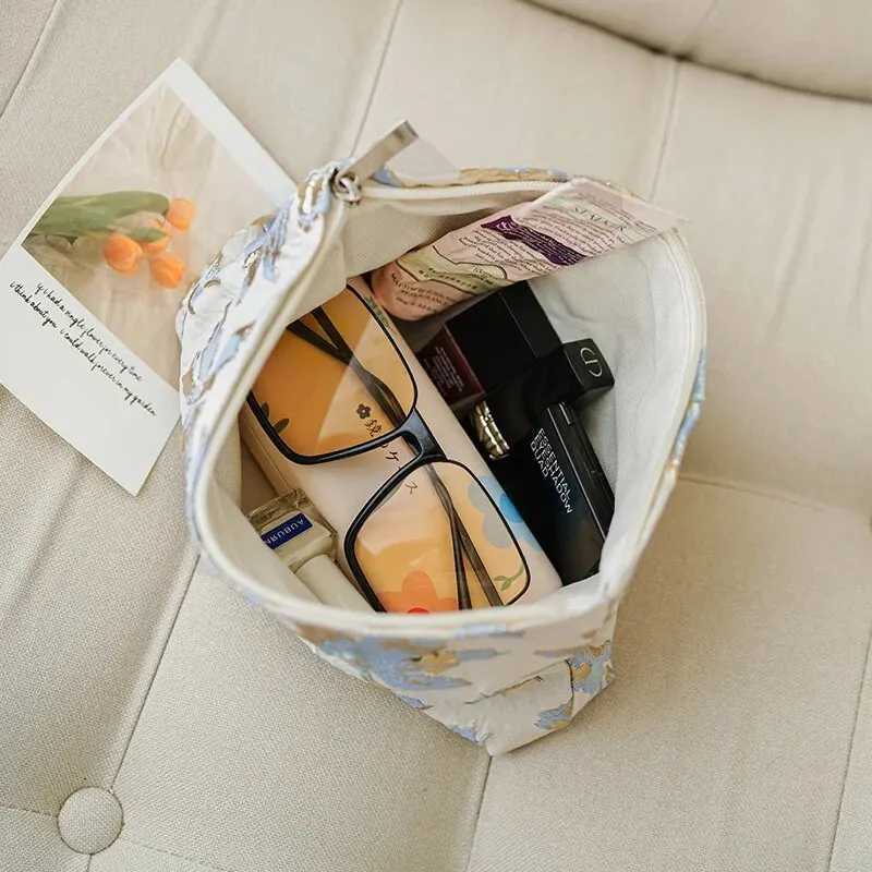 Womens Makeup Bag Blue Gold Large Capacity Lipstick Air Cushion Sanitary Napkin Storage Bag Portable Canvas Clutch BagW251021