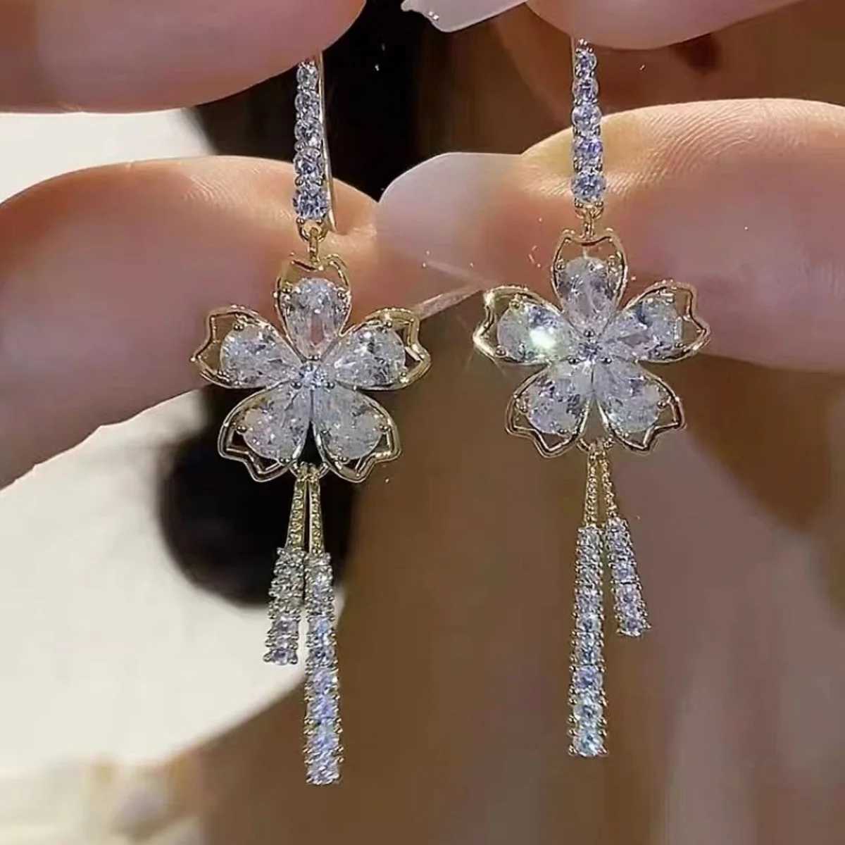 Luxury Zircon Flower Tassel Drop Earrings For Women Exquisite Elegant Shiny Crystal Floral Dangle Earring Wedding Party Jewelry J251021