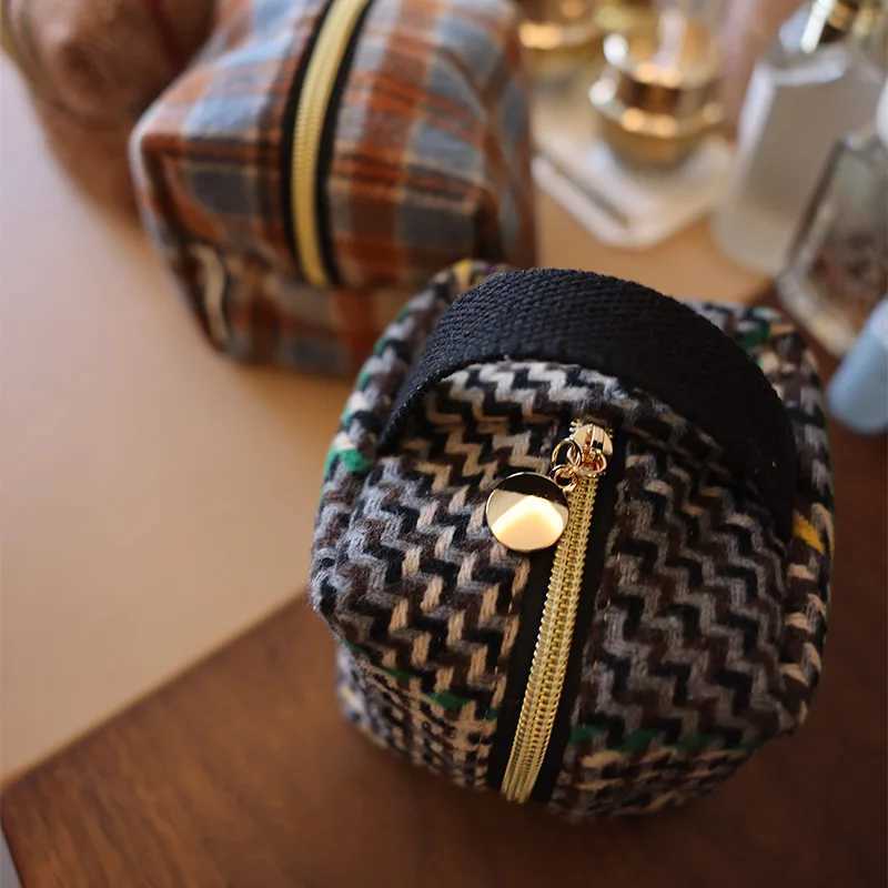 Geometric Cube Bag Metal Zipper Handle Fabric Brushed Creative Twill Square Wave Pattern Storage Bag Small Cosmetic bagW251021