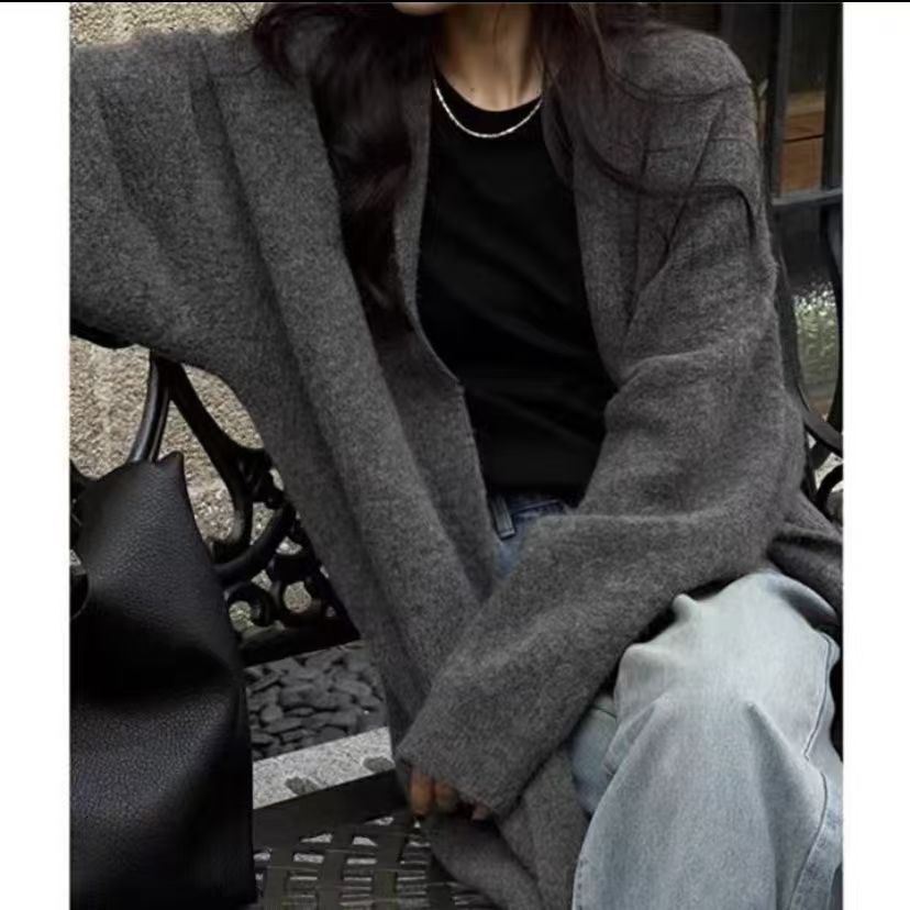 Autumn and winter new women's slim fit knitted cardigan designer elegant and fashionable loose jacket long sleeved jacket