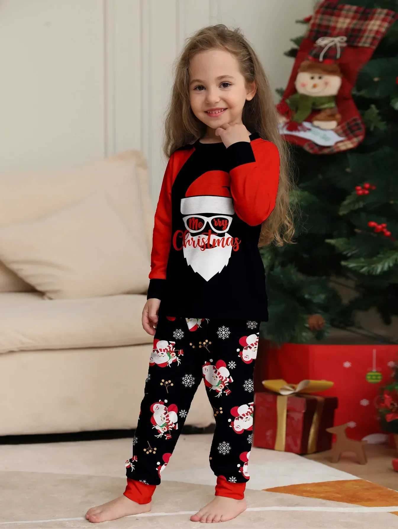 New 2025 Santa Print Mother Daughter Father Son Matching Outfits Christmas Pajamas Set Casual Soft LoungeWear Xmas Family Look L251021SV95