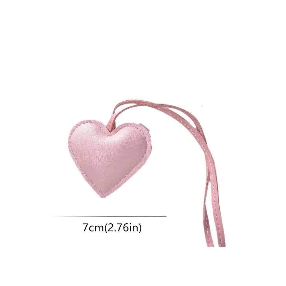 Cute PU Leather Heart Keychain Car Keyring Cartoon PU Leather Hanger Love Fashion Bag Pendant Car Accessory W251021