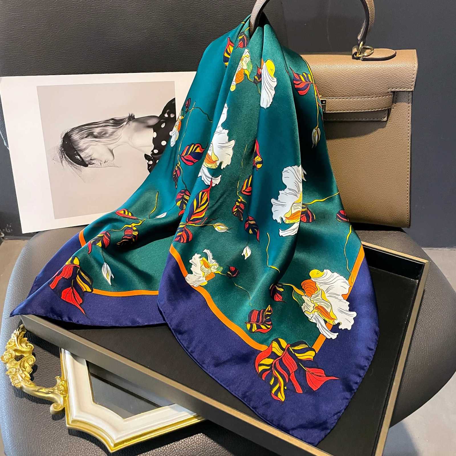 Fashion Scarves for Wen Shawl Print Silk Satin Hijab Scarf Fa Bandana 7070cm Luxury Brand square Shawls Scarfs For LadiesW251021