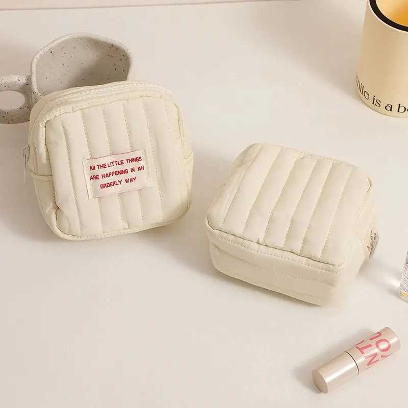 Korean Square Small Makeup Bag Small Earphones Zero Wallet Girl Portable Lipstick Storage BagsW251021