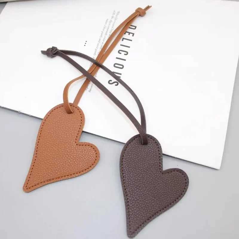 Hot PU Leather Chain Keychain Handmade Heart Key Ring For Women Girls Handbag Pendant Ornament Accessorie Jewelry Gifts W251021