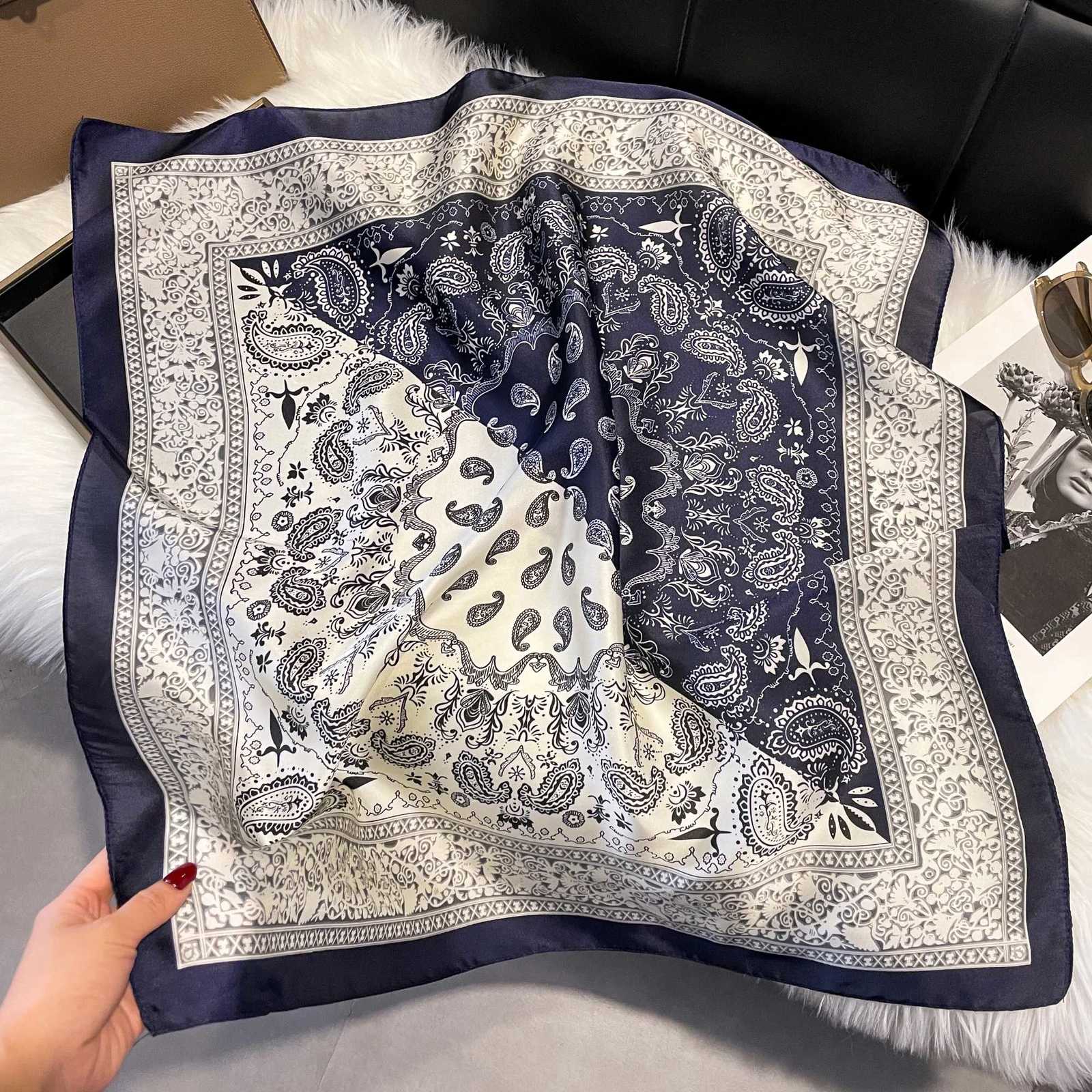 New Luxury Print 7070cm Silk Square Scarf Wen Soft Satin Haiand Neckerchi Tie Fa band Foard Bag Ribbon GiftW251021