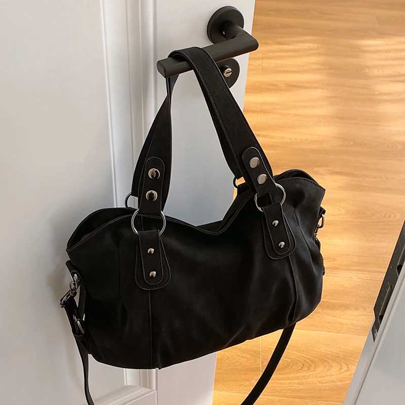 Luxury PU Leather Crossbody Bags Retro Large Capacity Hobo Shoulder Bags Travel Underarm Pouch Women Autumn Winter Handbag Z251018