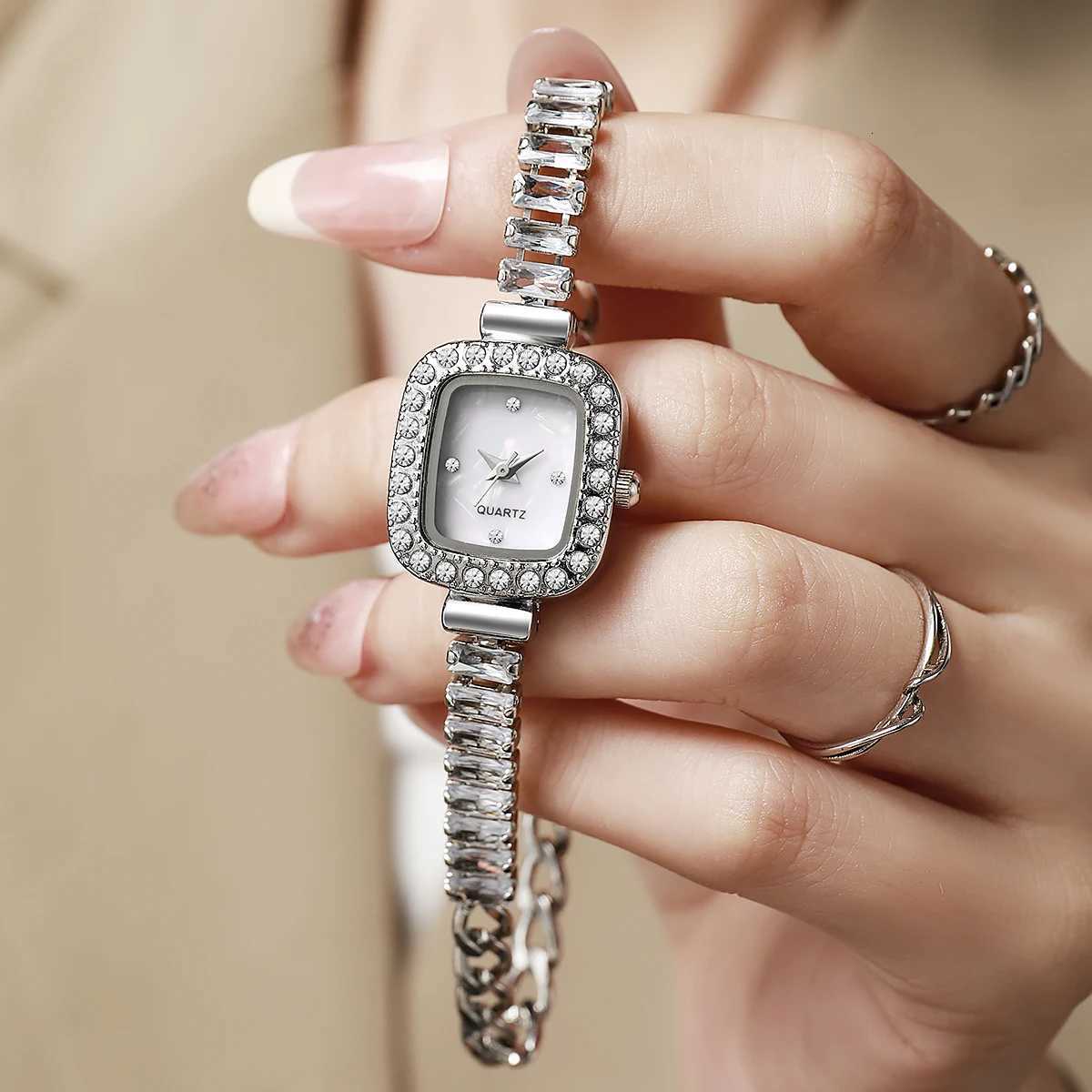 New Arrival Diamondencrusted Fashionable Small Dial Fine Str Dot Scale Womens Quartz for Christmas and Halloween GXJ251021