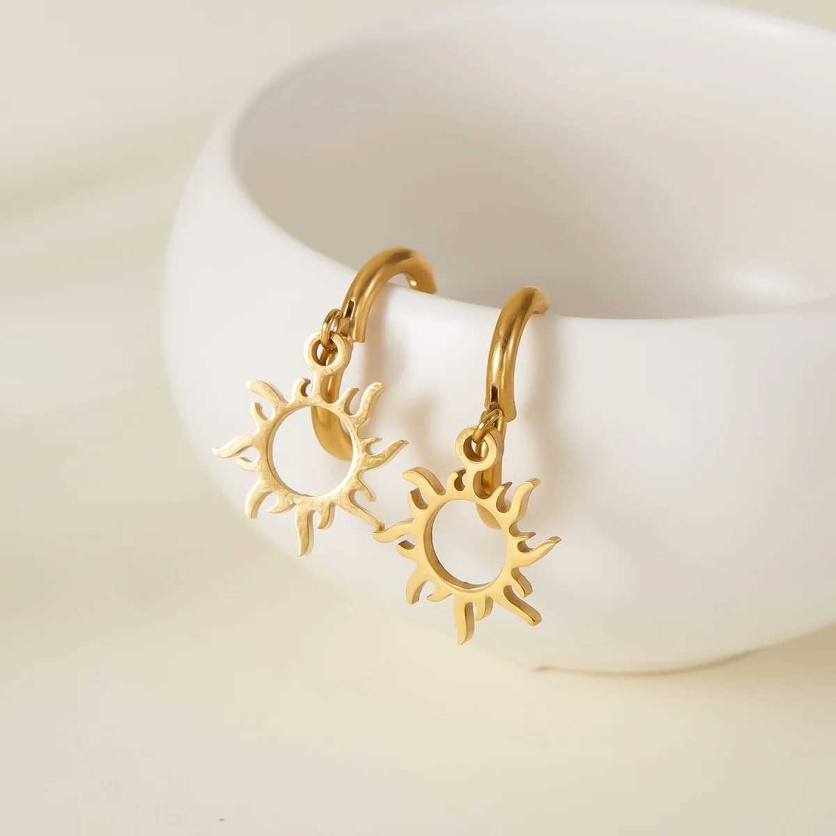 Stainless Steel Hollow Sun Pendant Drop Earrings For Women Men Fashion Minimalist Sunflower Dangle Earring Temperament Jewelry J251021