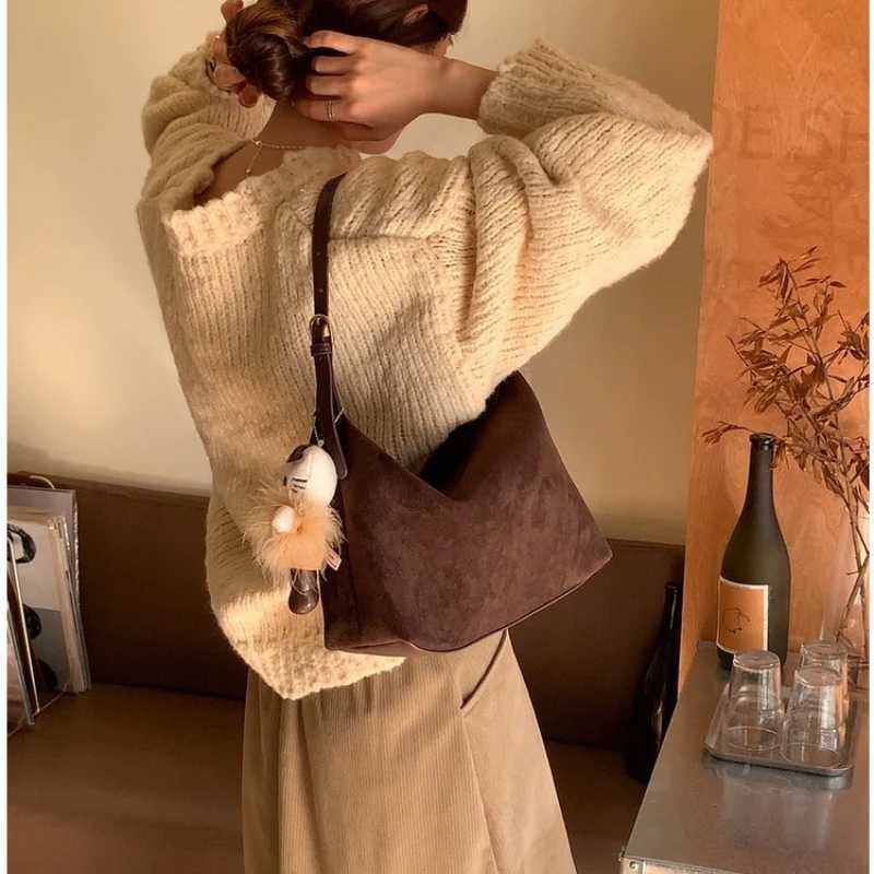 2025 New Autumn and Winter Retro Suede Simple Underarm Dumpling Bag Simple Commuter Suede Single Shoulder Handbag Crossbody BagXJ251021