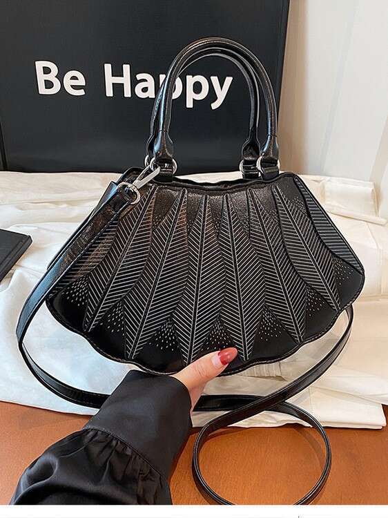 New 2025 Autumn Winter Chic Crossbody Bag For Women Shoulder Handheld Purse Fashionable Handbag Gift