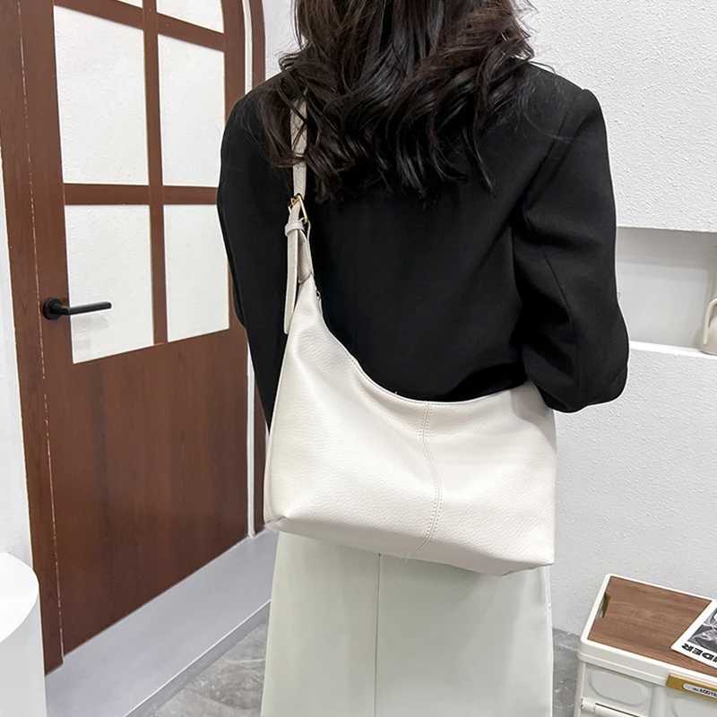 Versatile Bucket Bag Roomy Underarm Tote Crossbody Bag Shoulder Bags for Women Solid Cute Tote Clutch WalletXJ251021