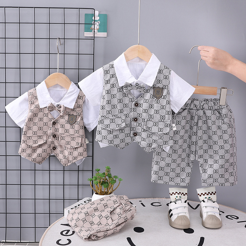Free Shipping 2025 Luxury Kids 3-Piece Set 2025 Korean Fashion Bow Tie Vest with Letter Print Short Sleeve Premium Childrens Outfit