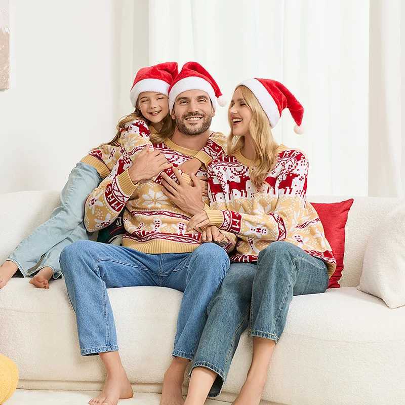 2025 Winter Mom Dad Kids Matching Outfit Christmas Sweater Full Sleeve Warm Soft Knitwear Elk Print Cute Jumper Xmas Family Look L251021HELF