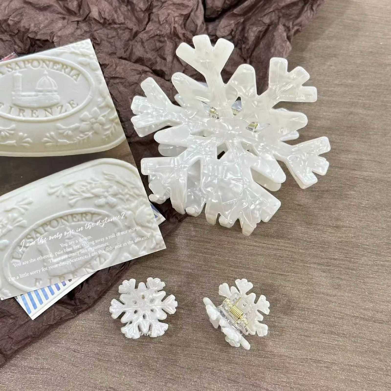 NEW Christmas Snowflake Acrylic Hair Claw Winter Romantic Snowflake Hair Claw Clips for Women Girls Hair AccessoriesW254021