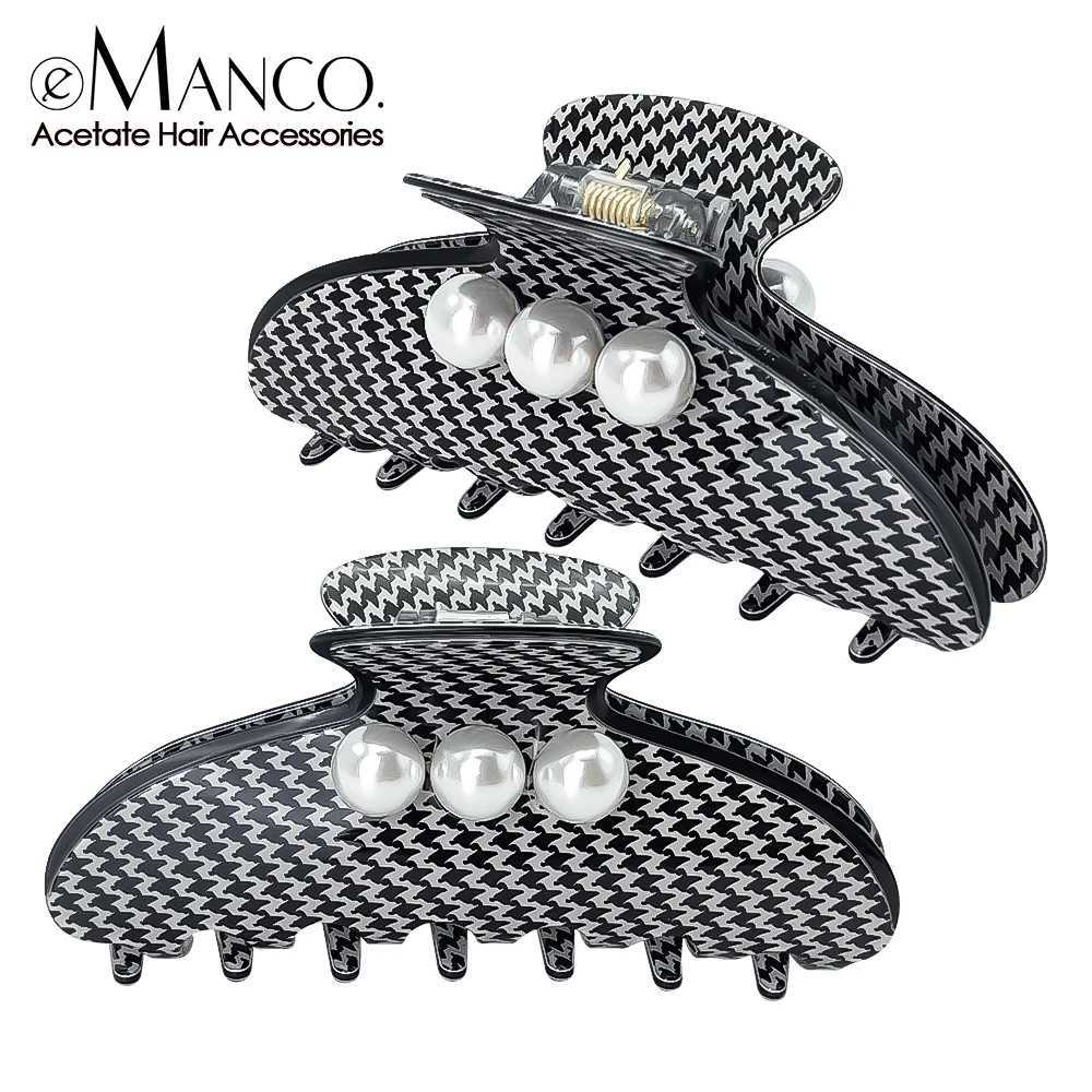 eManco Minimalist Black and White Checkered Pattern With Inlaid Pearls A Grip Clip On The Back Of The Head And A HighEndW254021
