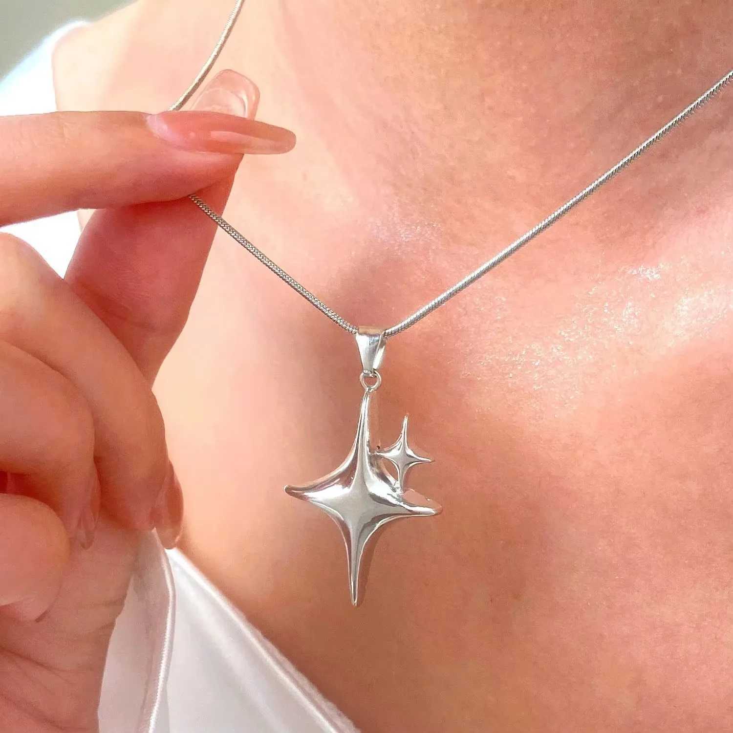 Y2K Simple Choker Necklace Four Pointed Star Necklace Adjustable Crucifix Pendant Necklace Silver Color Fashion Necklace JewelryXJ251018